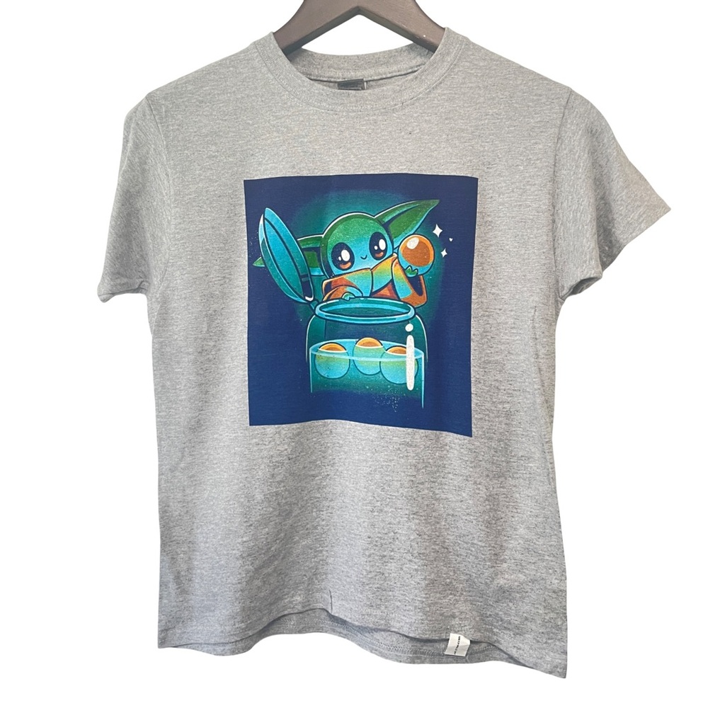 Yoda graphics T-shirt small